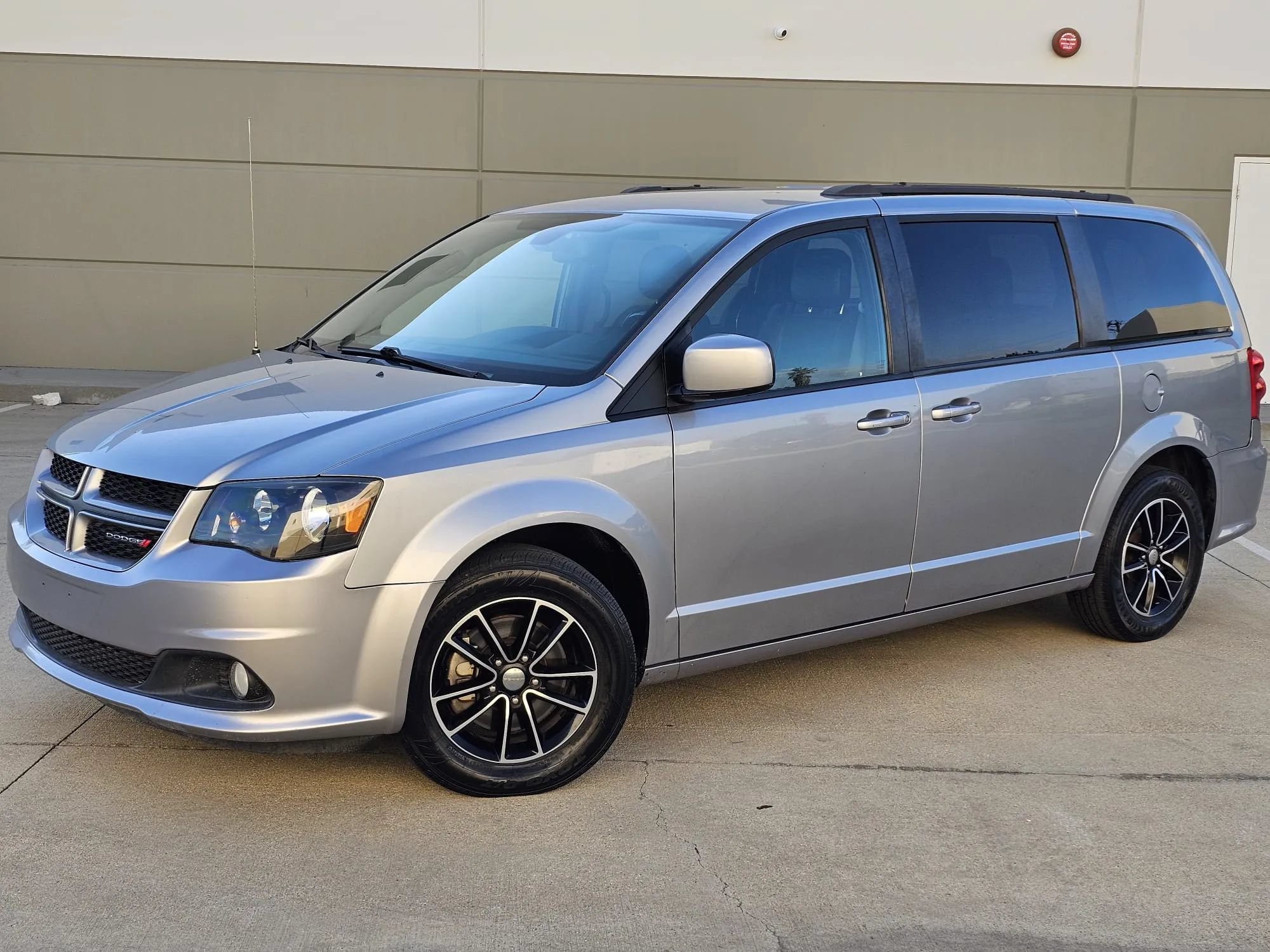 Used 2019 Dodge Grand Caravan GT FWD image 1