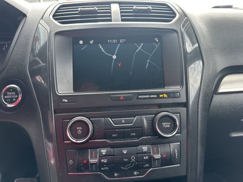 Used 2018 Ford Explorer XLT w/ Equipment Group 202A image 16