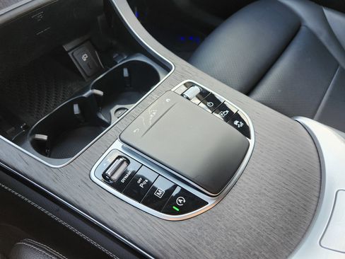 Used 2020 Mercedes-Benz GLC 300 4MATIC image 10