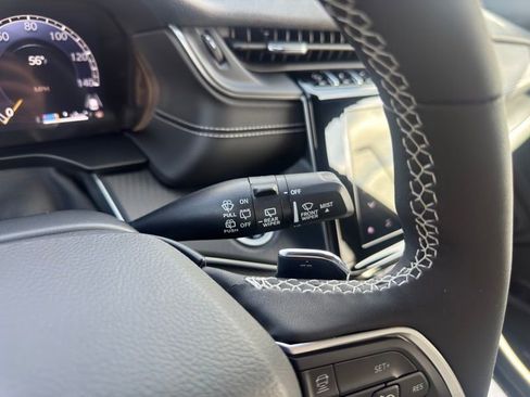 Used 2025 Jeep Grand Cherokee Altitude image 28