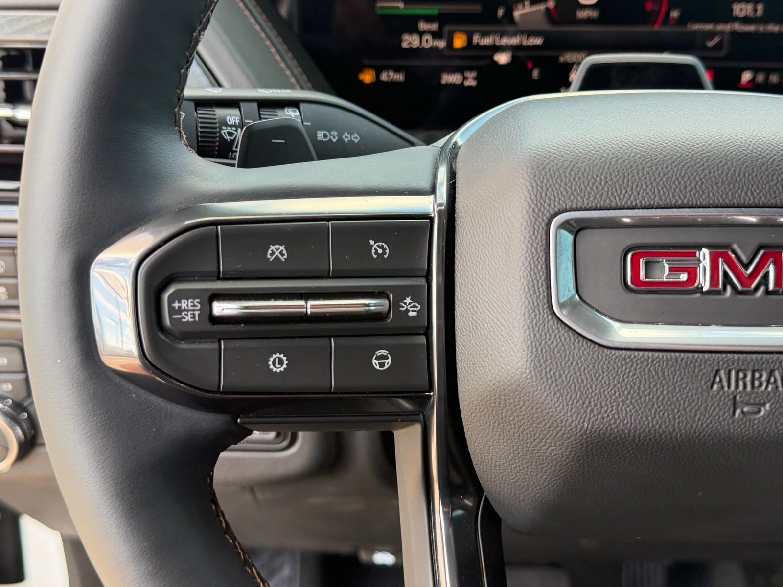 Used 2026 GMC Yukon AT4 w/ AT4 Premium Plus Package AWD/4WD image 37