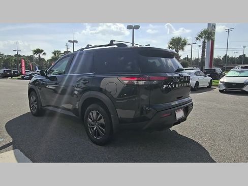 Used 2024 Nissan Pathfinder SV w/ SV Premium Package FWD image 28