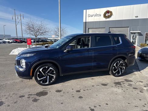 Used 2024 Mitsubishi Outlander SE Black Edition image 4