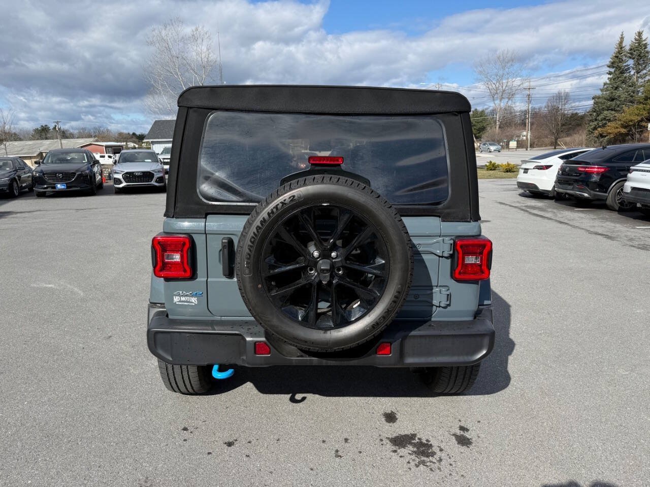 Used 2024 Jeep Wrangler Unlimited Sahara AWD/4WD image 9