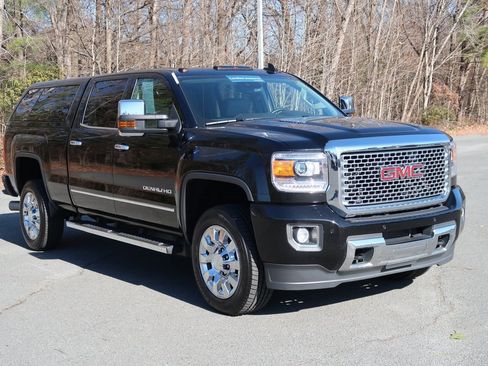 Certified 2016 GMC Sierra 2500 Denali w/ Duramax Plus Package image 3