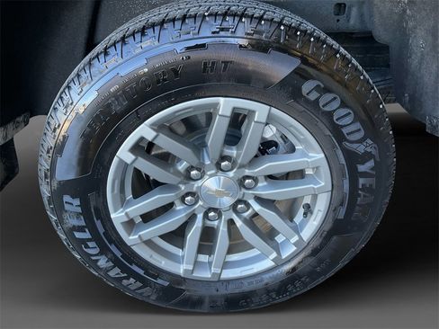 Used 2024 Chevrolet Colorado LT w/ LT Convenience Package II image 8