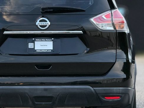 Used 2015 Nissan Rogue S FWD image 14