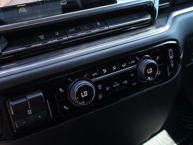 Used 2024 Chevrolet Silverado 2500 LTZ AWD/4WD image 31