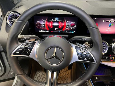 Used 2025 Mercedes-Benz GLA 250 4MATIC image 27