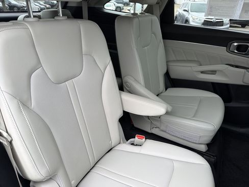 Used 2023 Kia Sorento SX image 33