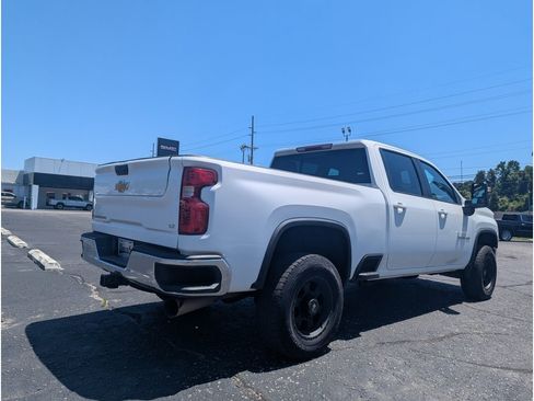 Used 2022 Chevrolet Silverado 2500 LT w/ Convenience Package AWD/4WD image 3