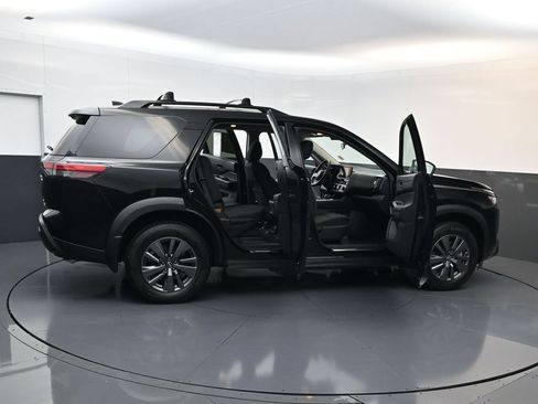 Used 2024 Nissan Pathfinder SV w/ Lighting Package (N92) FWD image 28