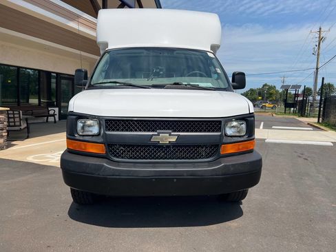 Used 2017 Chevrolet Express 3500 RWD image 9