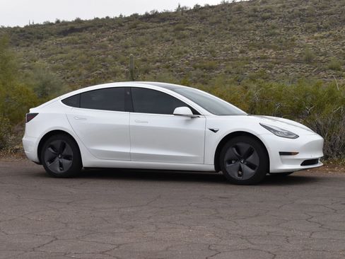Used 2020 Tesla Model 3 Standard Range image 3