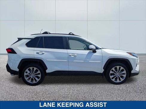 Used 2022 Toyota RAV4 XLE Premium w/ Carpet Mat Package (TMS) AWD/4WD image 6