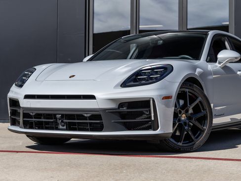 Used 2024 Porsche Panamera 4 image 12