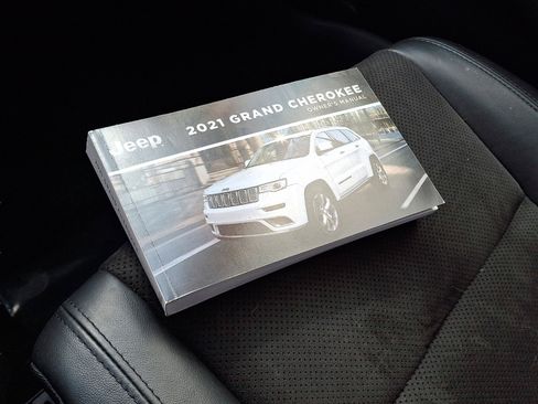Certified 2021 Jeep Grand Cherokee Laredo X AWD/4WD image 24