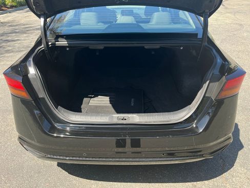 Used 2025 Nissan Altima 2.5 SV FWD image 30