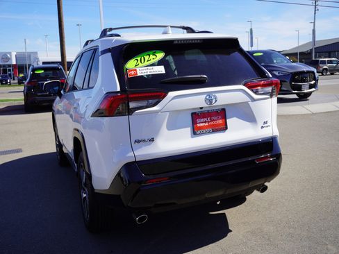Used 2025 Toyota RAV4 SE image 9