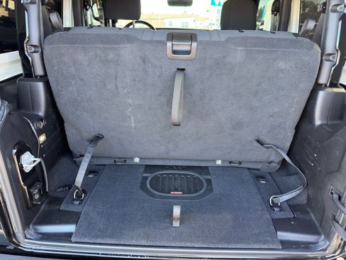 Used 2021 Jeep Wrangler Willys image 15
