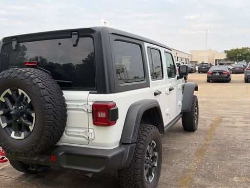 Used 2025 Jeep Wrangler Unlimited Rubicon AWD/4WD image 2