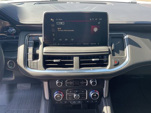 Used 2024 GMC Yukon SLT w/ SLT Luxury Package image 19