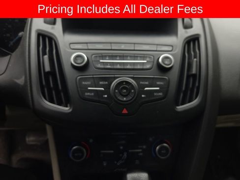 Used 2018 Ford Focus SE FWD image 5