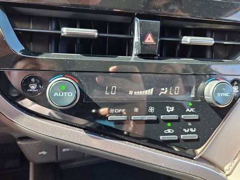 Used 2021 Toyota Camry SE image 24