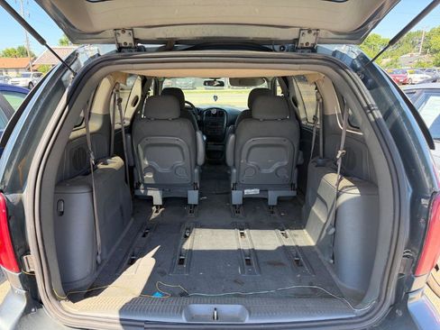 Used 2006 Dodge Caravan SXT w/ Popular Equipment Group I FWD image 23