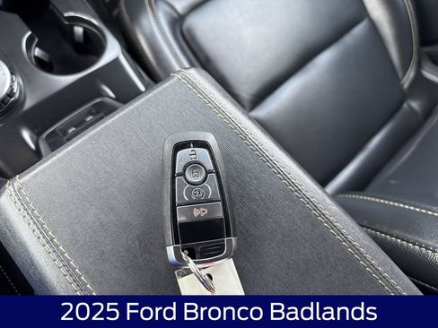 Used 2025 Ford Bronco Badlands AWD/4WD image 26