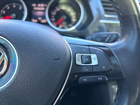 Used 2018 Volkswagen Tiguan SEL Premium image 17