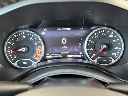 Used 2021 Jeep Renegade Limited image 34