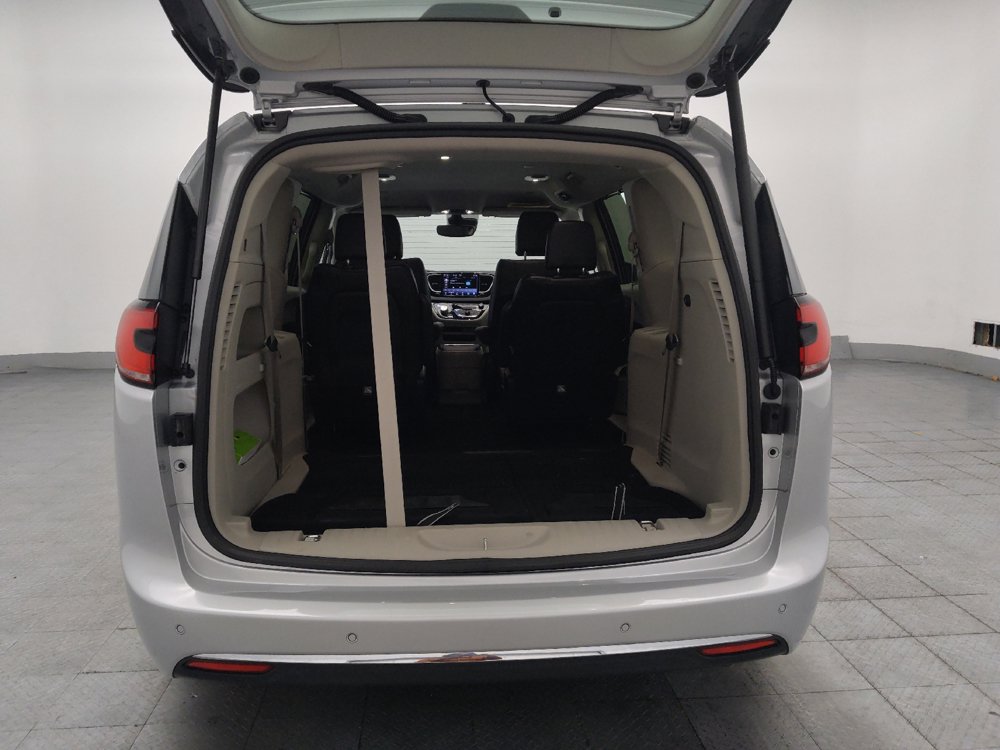 Used 2024 Chrysler Pacifica Touring-L FWD image 29