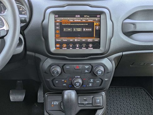 Used 2023 Jeep Renegade Latitude AWD/4WD image 16