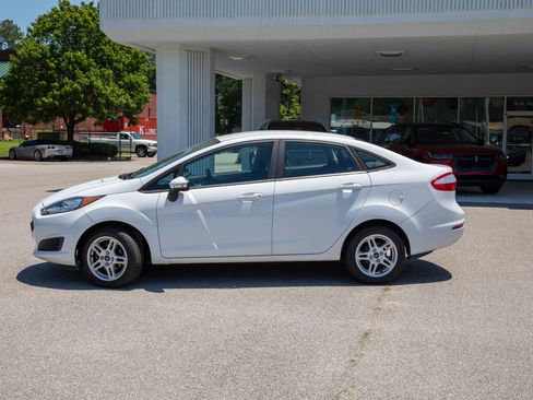 Used 2019 Ford Fiesta SE w/ Cold Weather Package FWD image 17