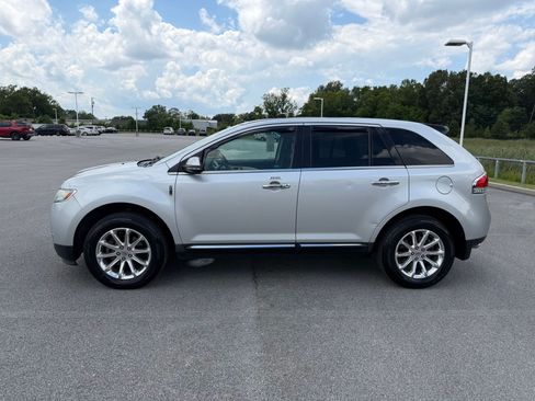 Used 2015 Lincoln MKX FWD w/ Equipment Group 102A image 2
