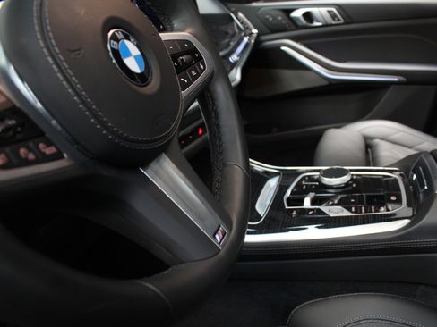 Used 2025 BMW X5 xDrive40i w/ M Sport Package AWD/4WD image 34