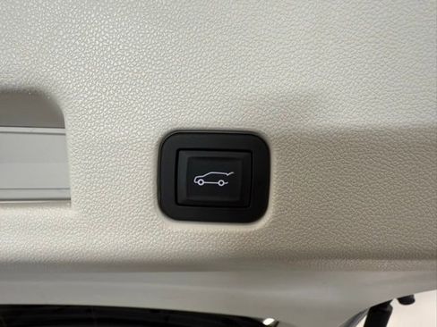 Used 2024 GMC Acadia Denali image 9