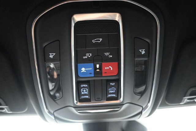 Used 2025 Jeep Grand Cherokee L Altitude RWD image 11
