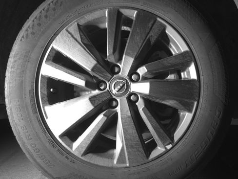 Used 2025 Nissan Pathfinder SV image 13