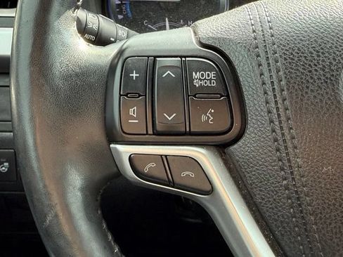 Used 2018 Toyota Highlander Limited Platinum AWD/4WD image 24