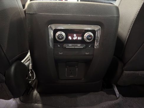 Used 2022 GMC Yukon XL Denali image 18