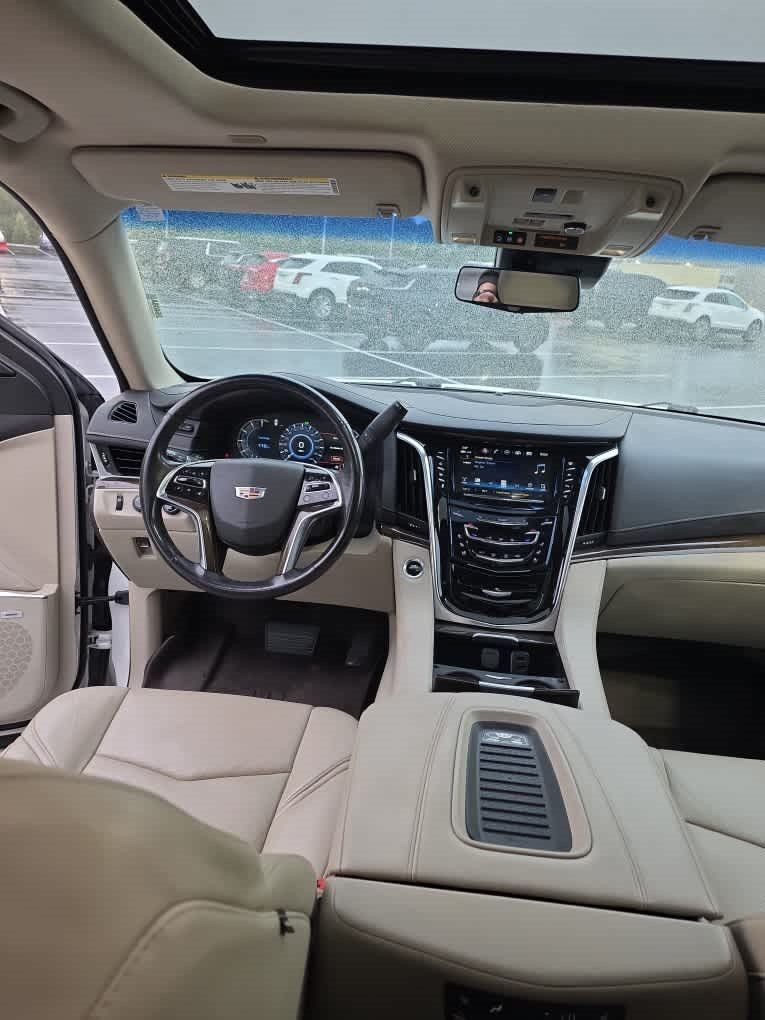 Used 2019 Cadillac Escalade Premium Luxury w/ LPO, Radiant Package AWD/4WD image 7