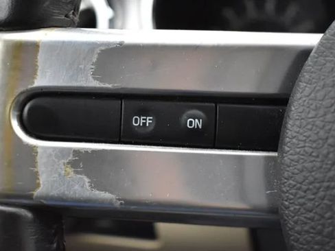 Used 2005 Ford Mustang Premium RWD image 21