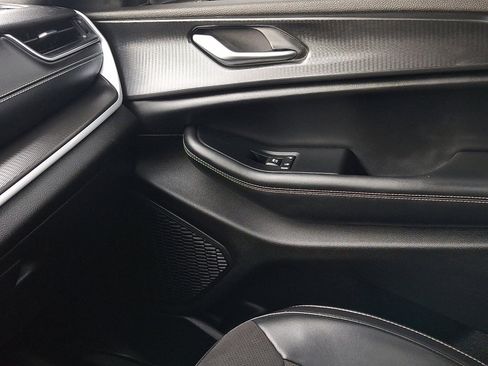 Used 2023 Jeep Grand Cherokee Altitude image 30