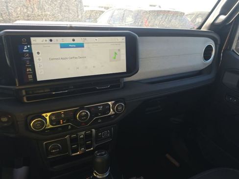 Used 2025 Jeep Wrangler Sahara image 9