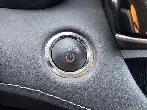 Used 2023 Toyota Highlander LE image 35