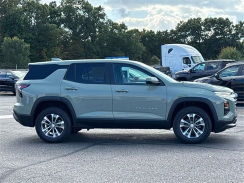 New 2026 Chevrolet Equinox LT image 3