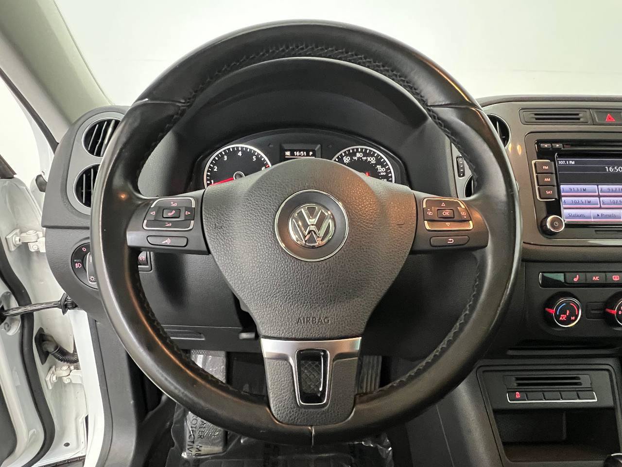 Used 2015 Volkswagen Tiguan SE AWD/4WD image 15