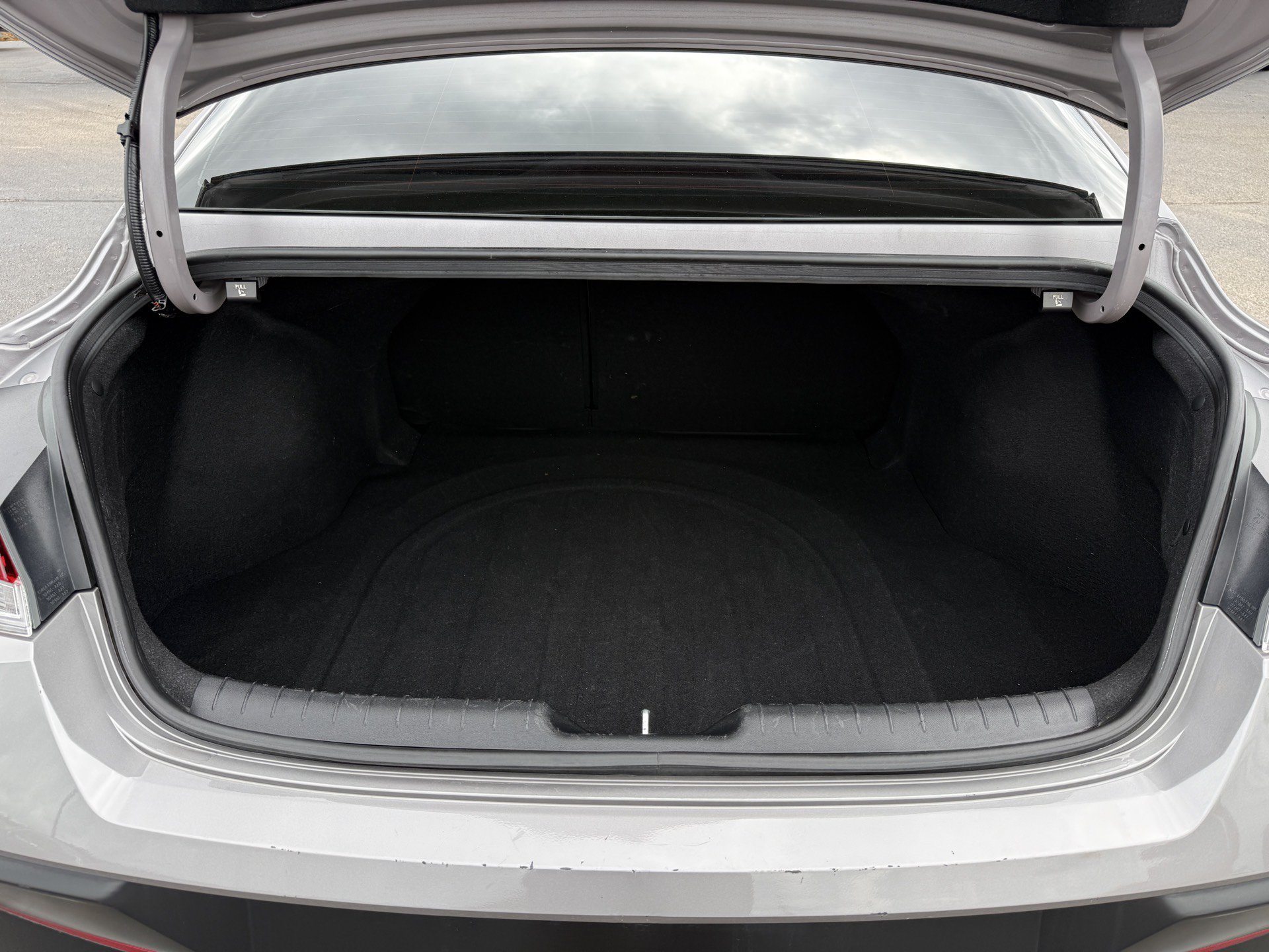 Used 2025 Hyundai Elantra SEL FWD image 40